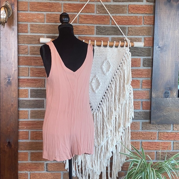 π Forever 21 Pink Romper - Picture 2 of 4